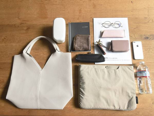 このバッグ都合よすぎる！通勤からハレの日まで「kauliina　Vカットトート」[PR]