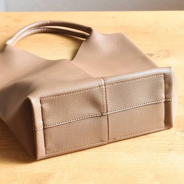 このバッグ都合よすぎる！通勤からハレの日まで「kauliina　Vカットトート」[PR]