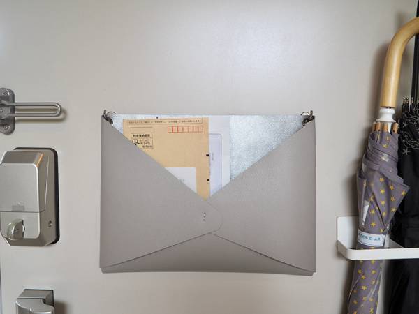 溜まりがちな紙ものの居場所を作ろう。壁掛けできる「レターポケットL」でお悩み解決！[PR]