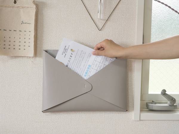 溜まりがちな紙ものの居場所を作ろう。壁掛けできる「レターポケットL」でお悩み解決！[PR]