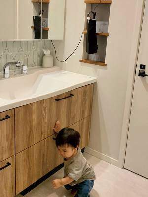 新色＆ショートタイプNEW登場！アツアツアイロンをサッとしまえる「ヘアアイロンポーチ」新作のスタッフ使用レポ[PR]