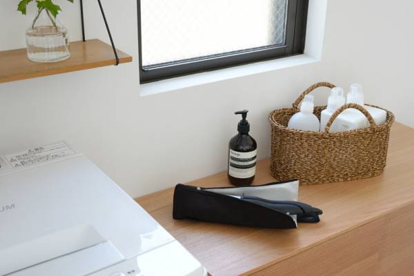 新色＆ショートタイプNEW登場！アツアツアイロンをサッとしまえる「ヘアアイロンポーチ」新作のスタッフ使用レポ[PR]