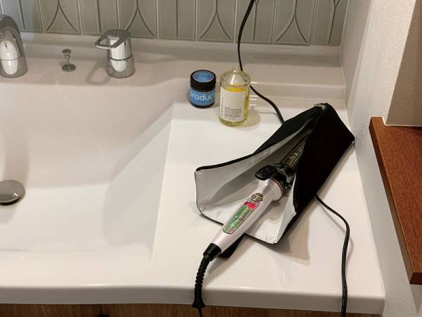 新色＆ショートタイプNEW登場！アツアツアイロンをサッとしまえる「ヘアアイロンポーチ」新作のスタッフ使用レポ[PR]