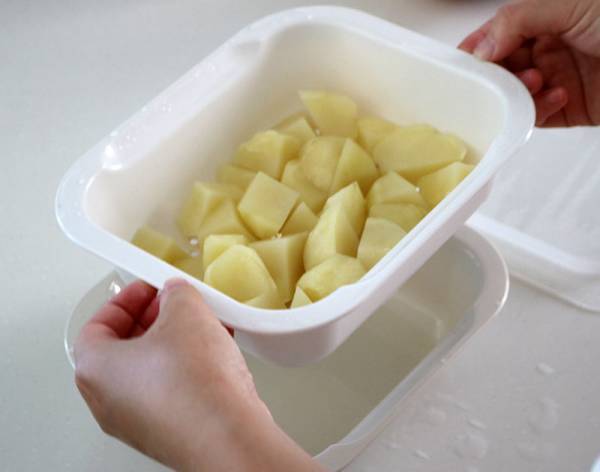 洗い物が減った～！ バッド・ざる・蓋がセットになった「コランダー」が超優秀