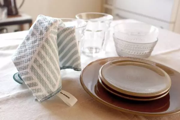 食器の拭き上げ、最後までピカッピカ!ずーっと水を吸う「bon moment お皿拭きクロス」