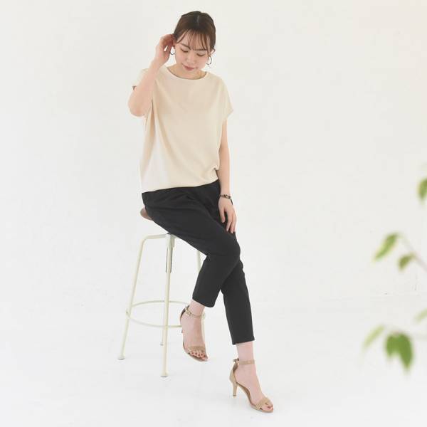 汗ばむ暑さを悟らせない。きちんと見えて「こっそり涼やか」大人の夏トップス集合！[PR]