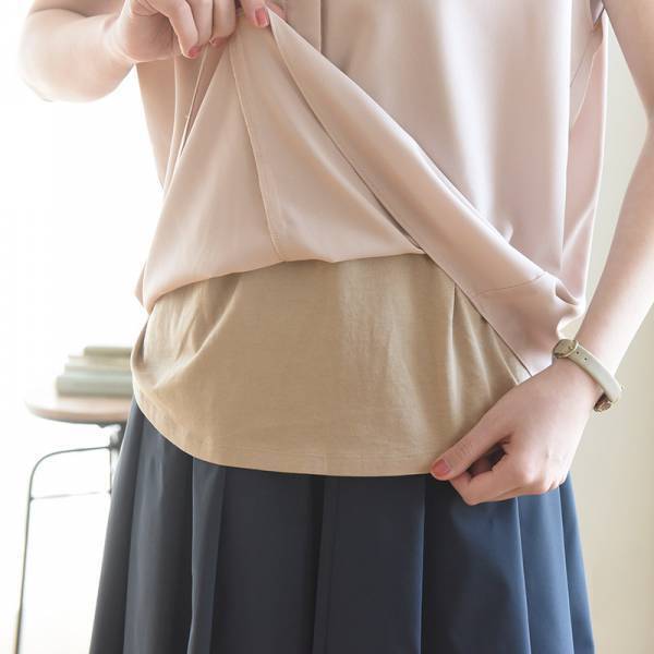 汗ばむ暑さを悟らせない。きちんと見えて「こっそり涼やか」大人の夏トップス集合！[PR]