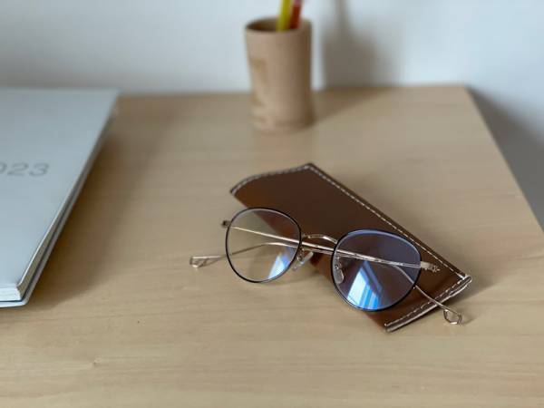 見え方を整える。「ciqi」のメガネで読書時間を快適に。[PR]