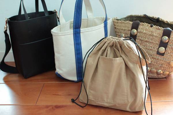 夏の定番カゴバッグの使い勝手がグッとアップする。「bon momentの巾着型バッグインバッグ」[PR]
