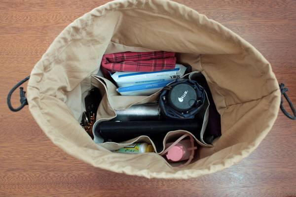 夏の定番カゴバッグの使い勝手がグッとアップする。「bon momentの巾着型バッグインバッグ」[PR]