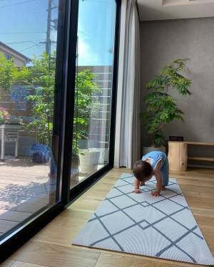 敷きっぱなしでOK！まるでラグのような「ヨガマット」が登場。インスタグラマーさんも早速ご愛用中です♪[PR]