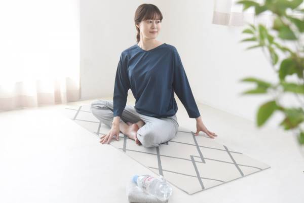 敷きっぱなしでOK！まるでラグのような「ヨガマット」が登場。インスタグラマーさんも早速ご愛用中です♪[PR]