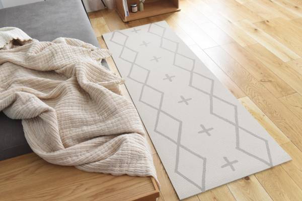 敷きっぱなしでOK！まるでラグのような「ヨガマット」が登場。インスタグラマーさんも早速ご愛用中です♪[PR]