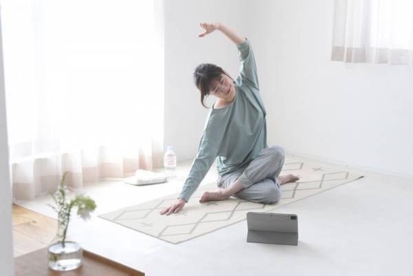 敷きっぱなしでOK！まるでラグのような「ヨガマット」が登場。インスタグラマーさんも早速ご愛用中です♪[PR]