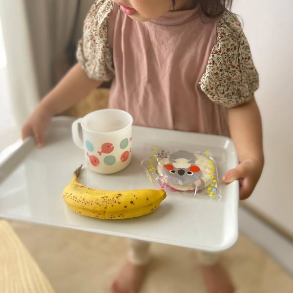 全カラー揃いました！夏休みにも活躍◎「滑らない＆レンジで熱くならないトレイ」愛用スタッフの声[PR]