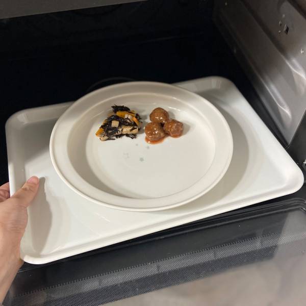 全カラー揃いました！夏休みにも活躍◎「滑らない＆レンジで熱くならないトレイ」愛用スタッフの声[PR]