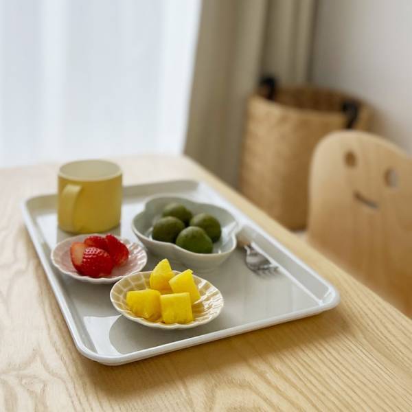 全カラー揃いました！夏休みにも活躍◎「滑らない＆レンジで熱くならないトレイ」愛用スタッフの声[PR]