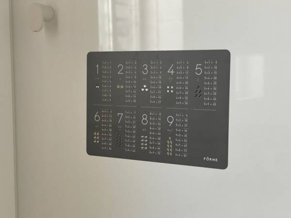 成長に合わせて、FÖRNEの知育ポスターを「惑星」に模様替え。[PR]