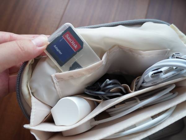 え！これガジェットポーチ？！女性が持ちたくなるキレイめデザインガジェットポーチ登場。スタッフの使用レポ～旅行編[PR]