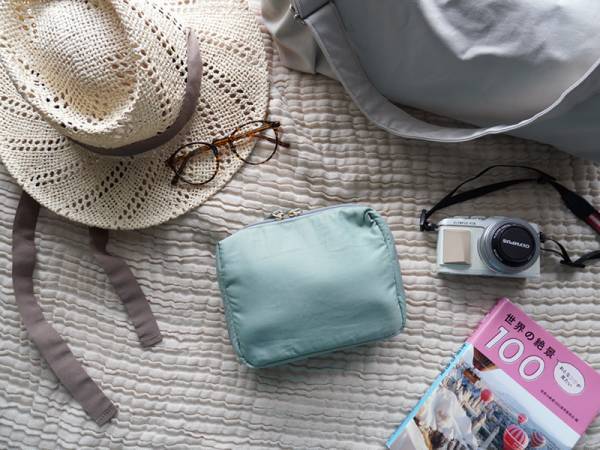 え！これガジェットポーチ？！女性が持ちたくなるキレイめデザインガジェットポーチ登場。スタッフの使用レポ～旅行編[PR]