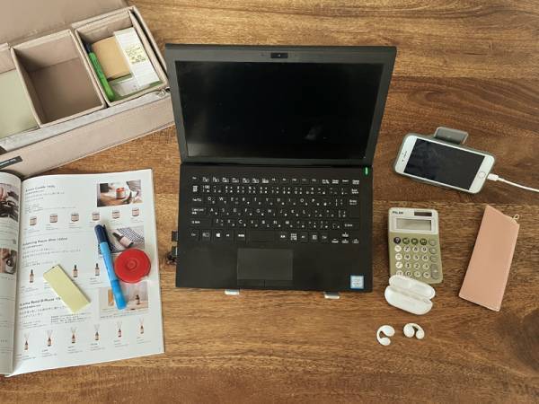 立てて見せ置き＆サッと取り出せる、大人のお道具箱「ツール収納ボックス」。愛用スタッフはこう使っています！[PR]