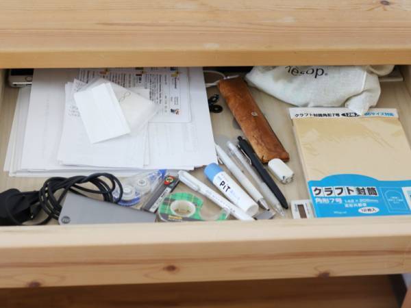 立てて見せ置き＆サッと取り出せる、大人のお道具箱「ツール収納ボックス」。愛用スタッフはこう使っています！[PR]