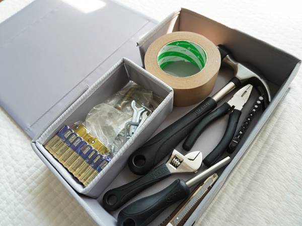 立てて見せ置き＆サッと取り出せる、大人のお道具箱「ツール収納ボックス」。愛用スタッフはこう使っています！[PR]