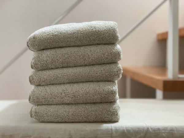 ついに見つけた！理想のループ付きスリムバスタオルはbon momentのシトロンベージュ。[PR]