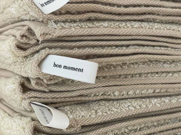 ついに見つけた！理想のループ付きスリムバスタオルはbon momentのシトロンベージュ。[PR]