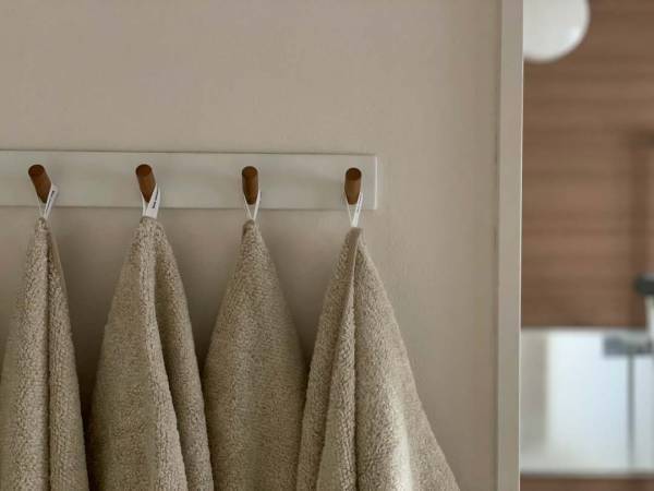 ついに見つけた！理想のループ付きスリムバスタオルはbon momentのシトロンベージュ。[PR]