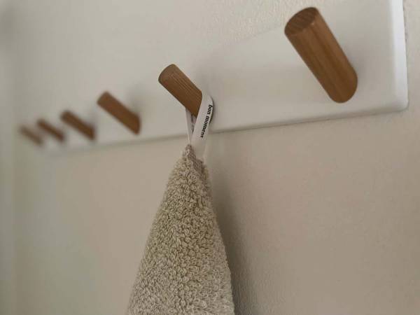 ついに見つけた！理想のループ付きスリムバスタオルはbon momentのシトロンベージュ。[PR]