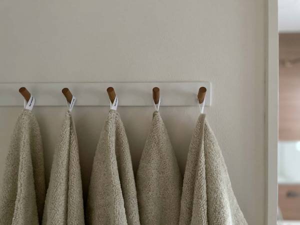 ついに見つけた！理想のループ付きスリムバスタオルはbon momentのシトロンベージュ。[PR]