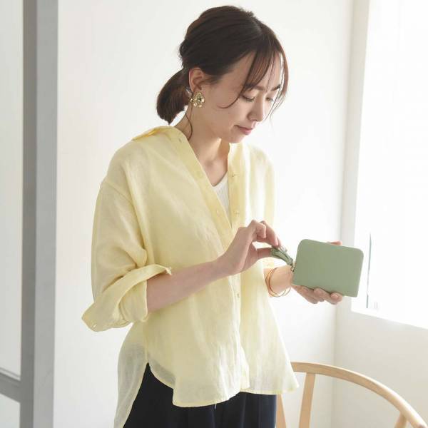 大人心を満たす小物選びは、上質レザー素材で決まりです。[PR]