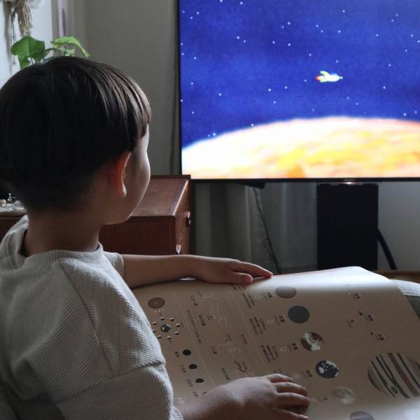 子どもの「好き・知りたい」をもっと育てたい！リビングに飾れる「フォルネ惑星ポスター」スタッフの愛用レポ第2弾[PR]