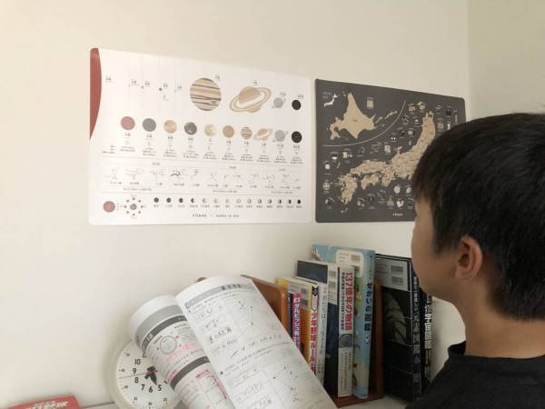 子どもの「好き・知りたい」をもっと育てたい！リビングに飾れる「フォルネ惑星ポスター」スタッフの愛用レポ第2弾[PR]