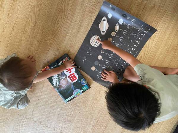 子どもの「好き・知りたい」をもっと育てたい！リビングに飾れる「フォルネ惑星ポスター」スタッフの愛用レポ第2弾[PR]