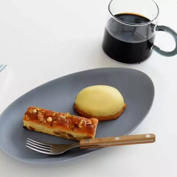 ワンプレート料理からメイン、デザートまで。入れるだけでこなれて見える「オーバルプレート」に新色登場