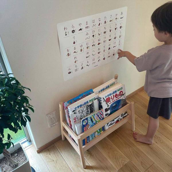 子どもの好奇心を育てる！「惑星」を取り入れたアートのような知育ポスター