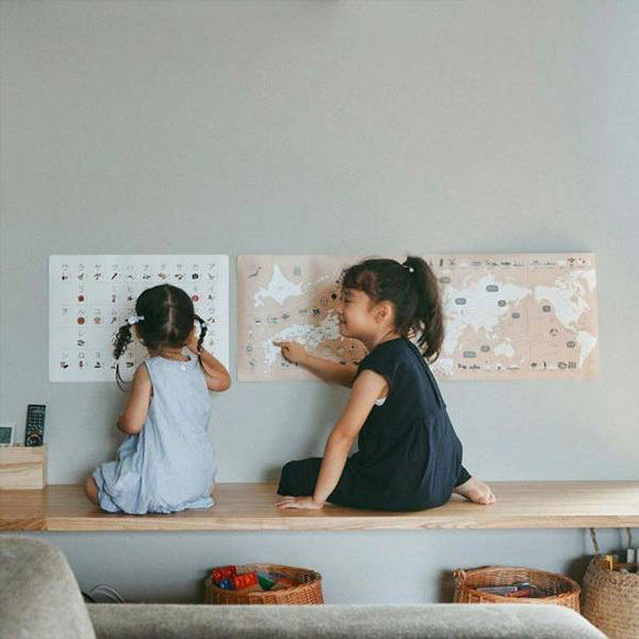 子どもの好奇心を育てる！「惑星」を取り入れたアートのような知育ポスター