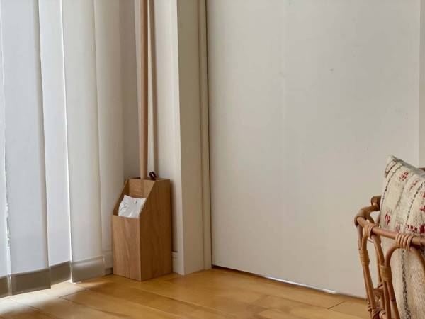 お気に入りのフローリングワイパースタンドを迎えて、お掃除の時間をやりくり上手に。[PR]