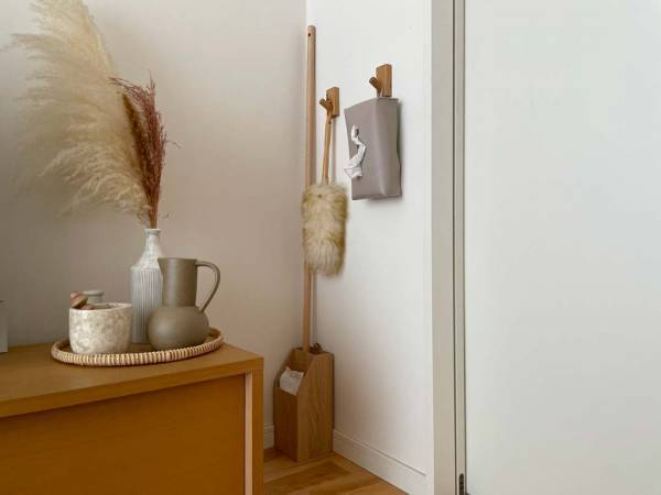 お気に入りのフローリングワイパースタンドを迎えて、お掃除の時間をやりくり上手に。[PR]