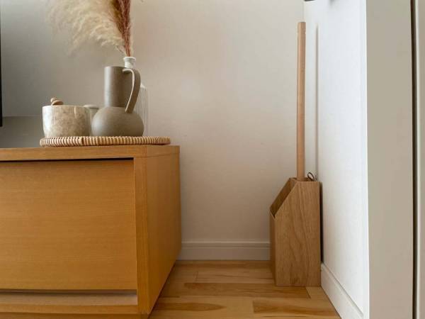 お気に入りのフローリングワイパースタンドを迎えて、お掃除の時間をやりくり上手に。[PR]