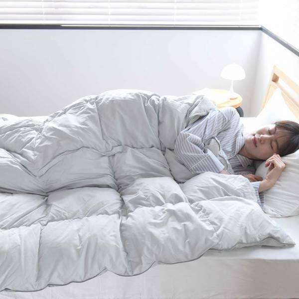 これが令和の羽毛布団！？新時代、ふわっと軽くて洗える「人工羽毛布団」が今年も入荷[PR]