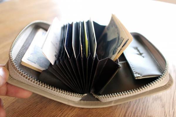 ママのお財布選びの決定版！小さくてもたっぷり収納「Agreable　ミニウォレット」[PR]