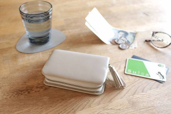 ママのお財布選びの決定版！小さくてもたっぷり収納「Agreable　ミニウォレット」[PR]