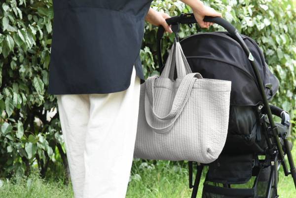 マザーバッグは使い勝手とデザインで選びたい。軽くて大容量の「ヌビバッグ」インスタグラマーさんのご愛用レポ[PR]