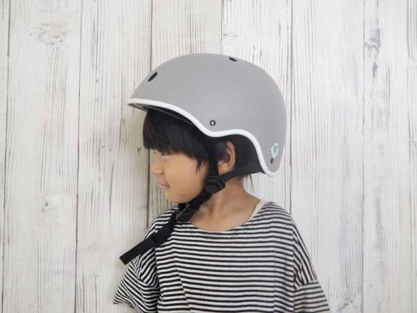 子どもの頭をかわいく、安全に守る！　毎日の送迎のお供「キッズヘルメット」