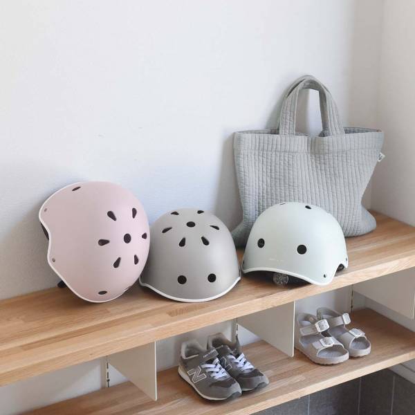 子どもの頭をかわいく、安全に守る！　毎日の送迎のお供「キッズヘルメット」