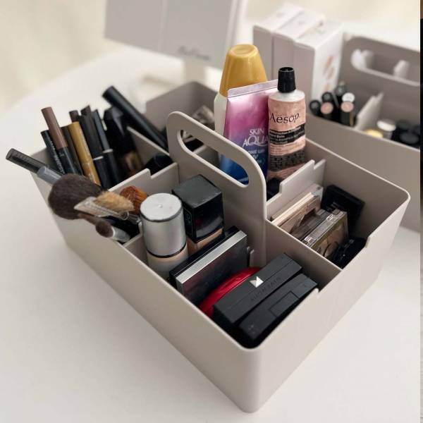 見た目と使いやすさ、どちらも叶う！複数使いでスッキリ片付く「仕切り収納ボックス」スタッフの使い方[PR]