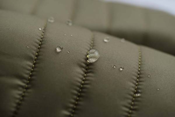 フワッと包み込むあたたかさ。秋冬には秋冬専用のサンダルを[PR]